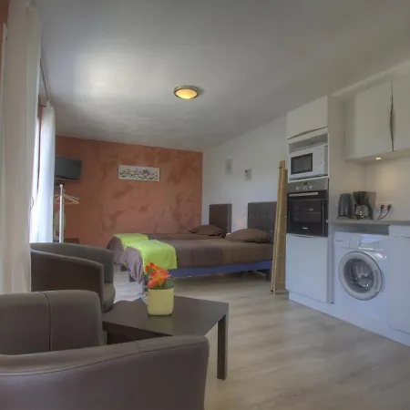 Pérouges, 1 Pièce, 2 Personnes - Fr-1-493-305 Appartement *