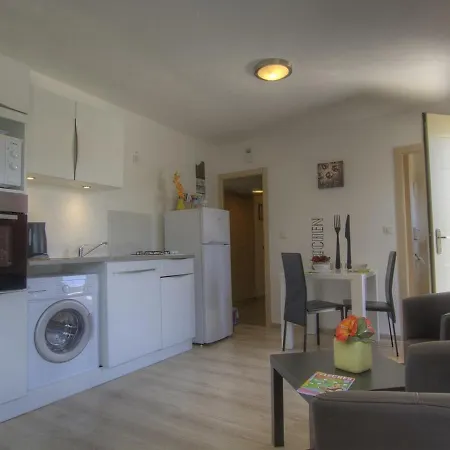 Pérouges, 1 Pièce, 2 Personnes - Fr-1-493-305 Appartement