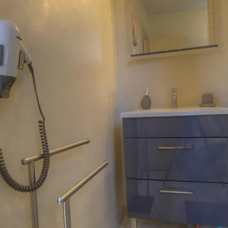 Appartement Pérouges, 1 Pièce, 2 Personnes - Fr-1-493-305